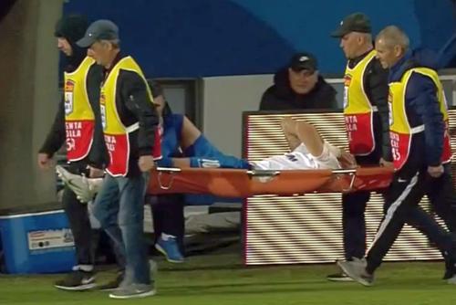 Farul - CSU Craiova | Jefte Betancor, 28 de ani, a părăsit terenul accidentat în finalul primei reprize.