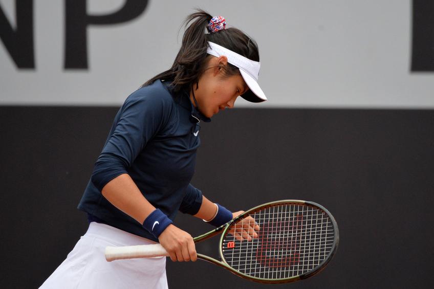 Emma Răducanu (12 WTA) a fost învinsă la Billie Jean King Cup de cehoaica Marketa Vondrousova (32 WTA), scor 1-6, 1-6. Sportiva din Marea Britanie nu a fost la capacitate maximă din cauza unor probleme medicale.