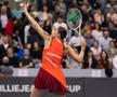 Andreea Prisăcariu - Iga Swiatek / Sursă foto: Cristina Hutu (Federația Română de Tenis) / Creative Fortitude