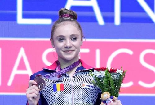 Sabrina Maneca-Voinea cu medalia de bronz