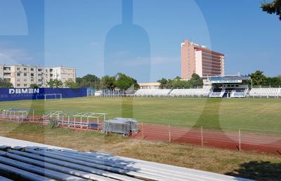 Stadionul de 5.000 de locuri pe care a jucat Denis Alibec a fost pus la pământ. Proiectul modest al autorităților, de 10x mai mic