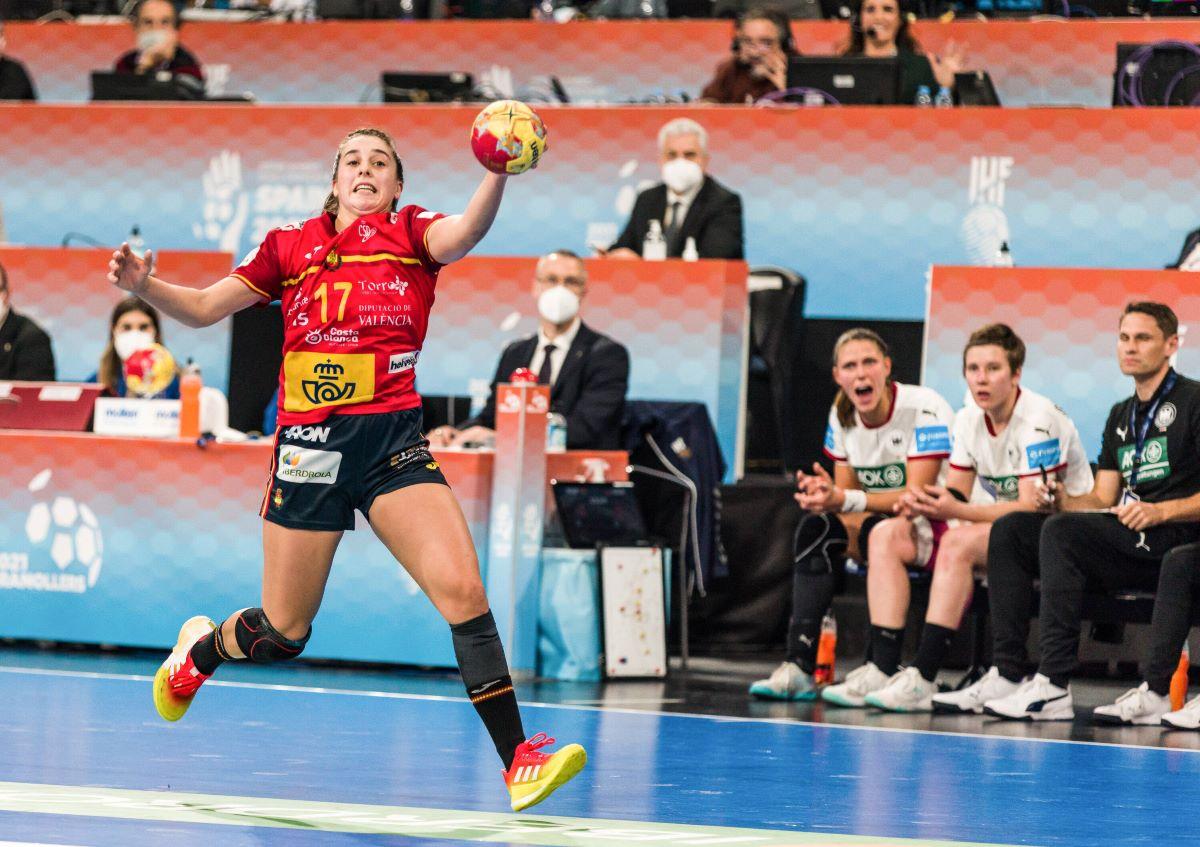 Jennifer Gutierrez, extrema de la CSM București: „Cristina Neagu este lider înnăscut, iar noi știm: Ultima minge, dați-i-o ei!" + Cum s-a adaptat în România și ce pasiune surprinzătoare are în afara handbalului