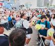 Stan Wawrinka semnând autografe FOTO Raed Krishan