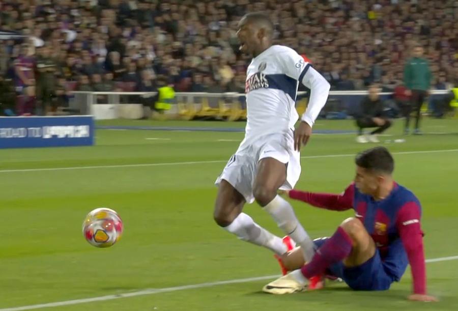 Duelul dintre Joao Cancelo și Dembele Istvan Kovacs, în prim-plan în Champions League: 3 cartonașe roșii împotriva Barcelonei și penalty pentru PSG!