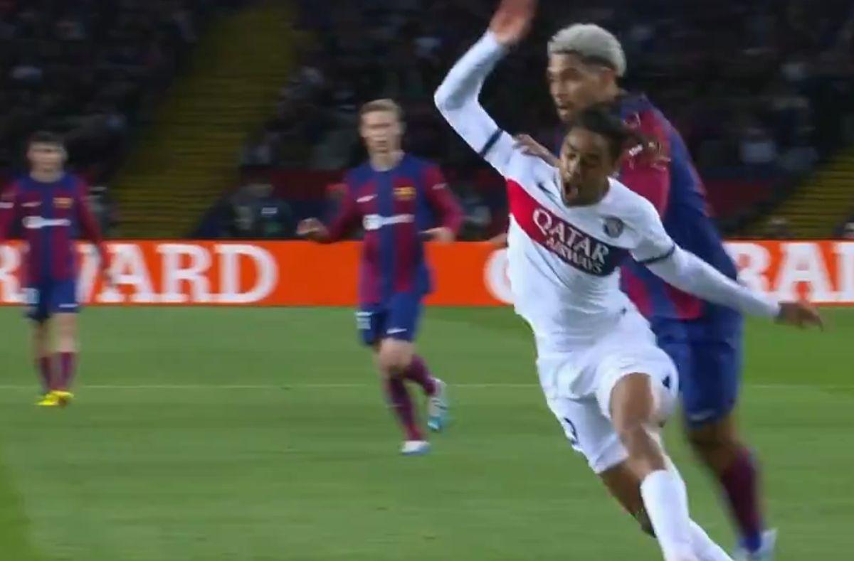 Faza la care Istvan Kovacs a scos cartonașul roșu în Barcelona - PSG