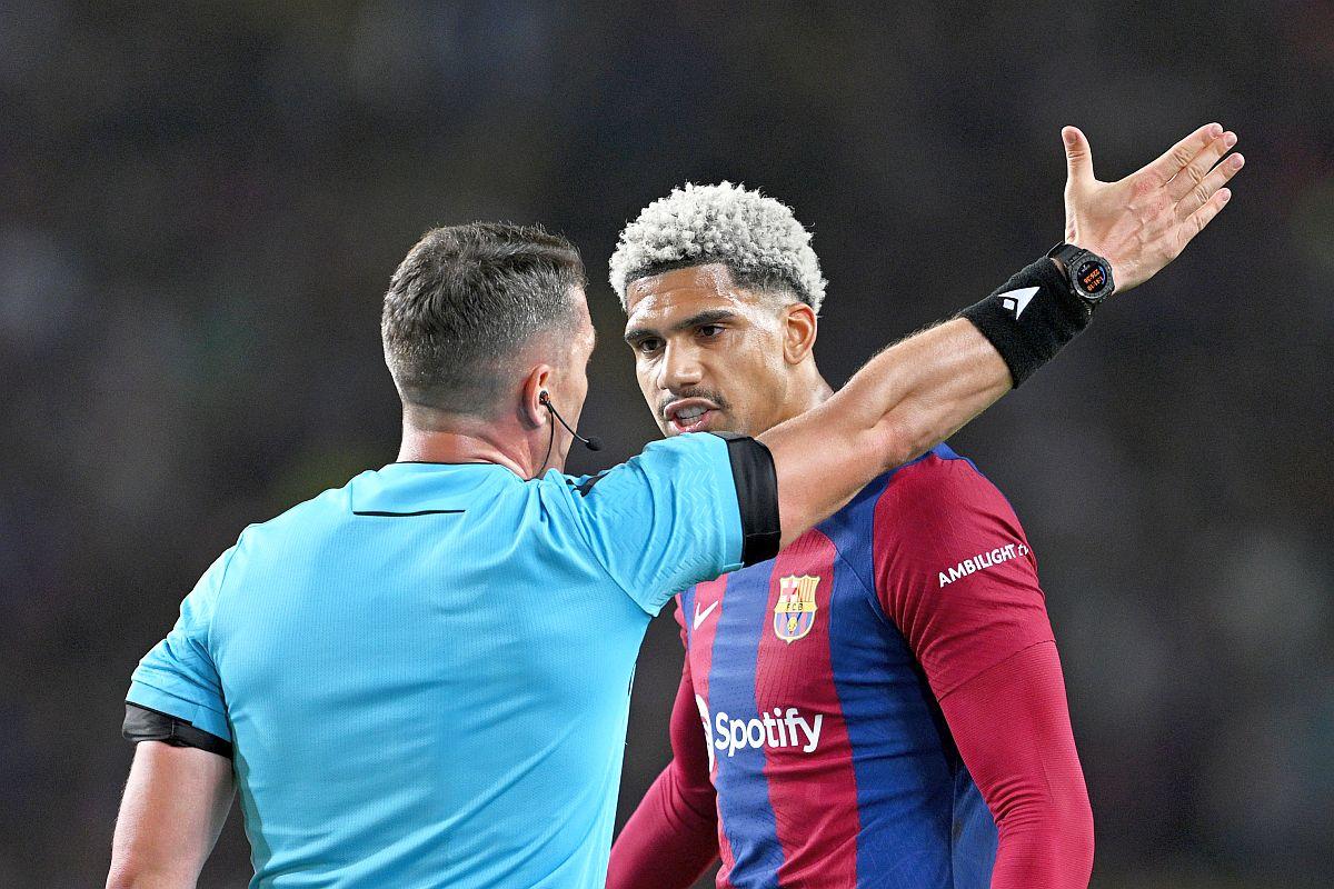 Faza la care Istvan Kovacs a scos cartonașul roșu în Barcelona - PSG