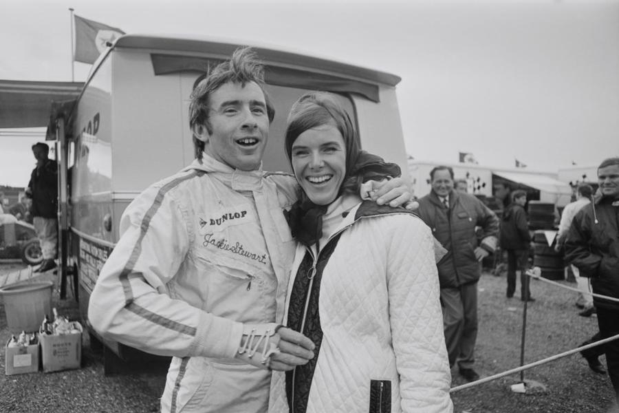 Jackie Stewart și soția sa la Marele Premiu al Olandei din 1968 Foto: Guliver/GettyImages Jackie Stewart, triplul campion mondial de F1, și drama familială zguduitoare: „Poate lovi pe cineva destul de des”