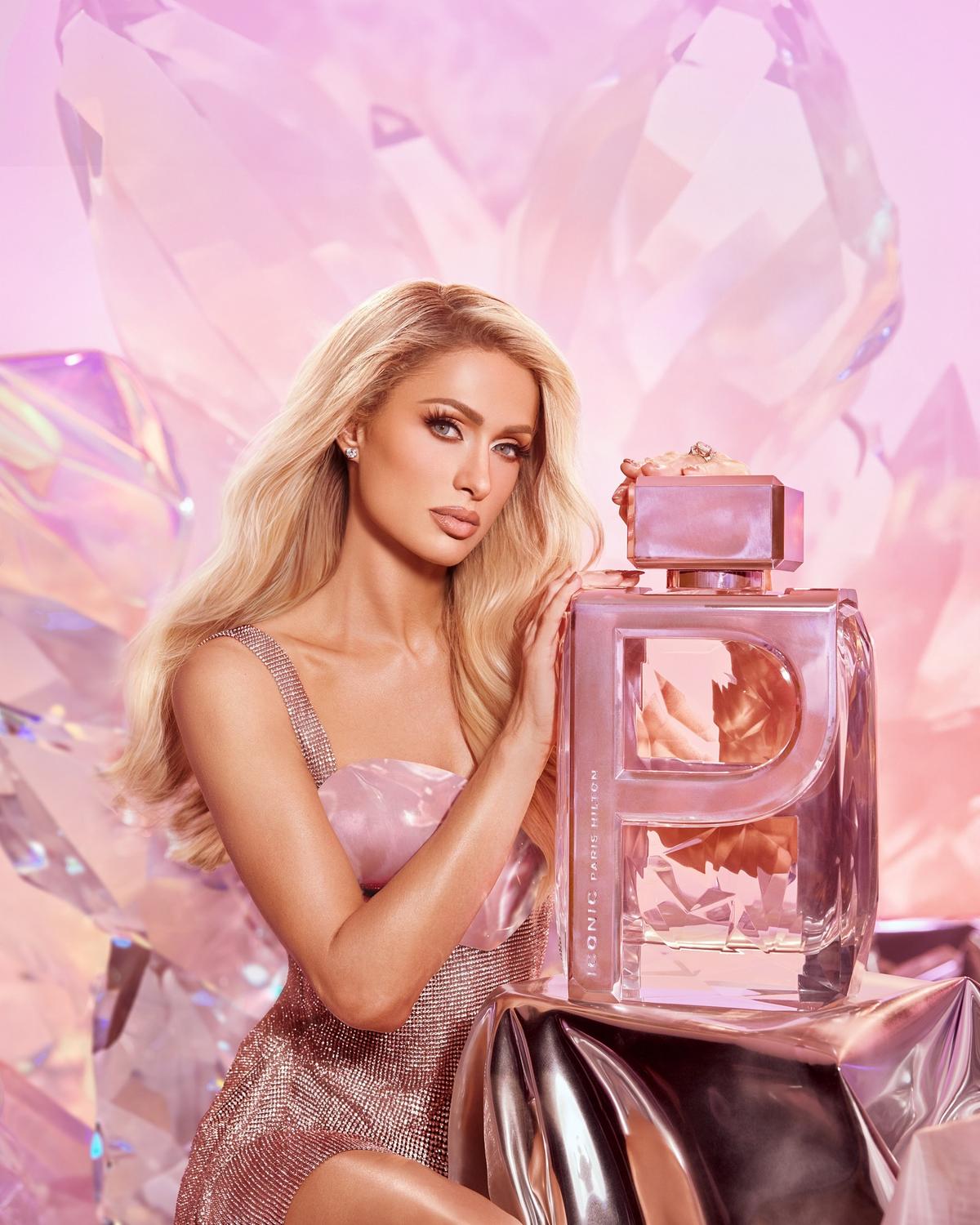 Paris Hilton va concerta în luna iunie pe stadionul „Ion Oblemenco” din Craiova! La ce festival va participa și cât costă biletele