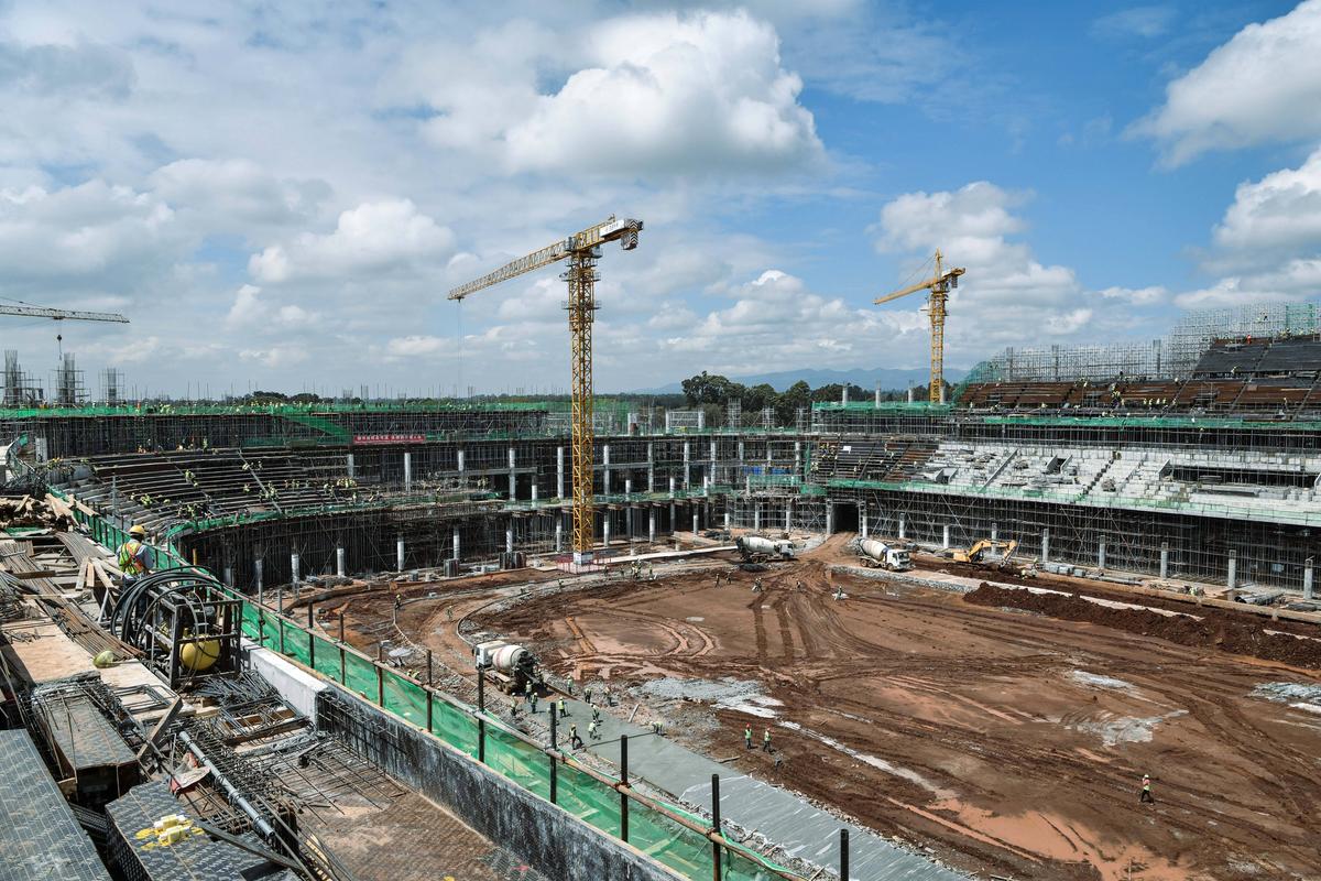 Localnicii s-au crucit când l-au văzut! Ce stadion construiesc chinezii în Africa: cu 100 de milioane de euro mai scump decât Arena Națională