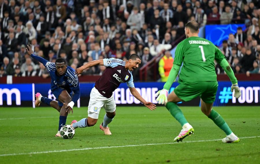 „GOD SAVE Donnarumma” » Francezii îi ridică o statuie uriașului portar italian, eroul calificării lui PSG!