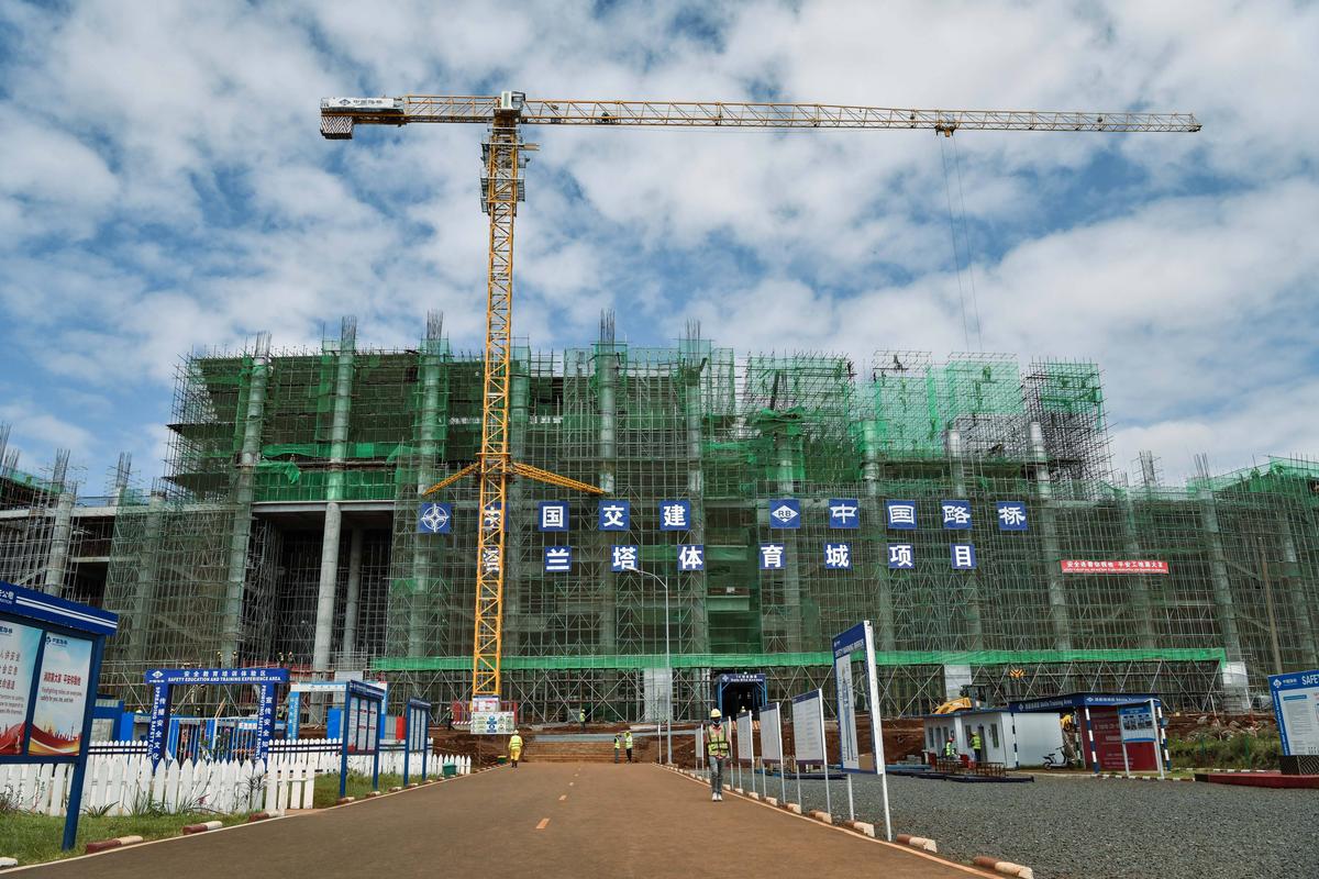 Localnicii s-au crucit când l-au văzut! Ce stadion construiesc chinezii în Africa: cu 100 de milioane de euro mai scump decât Arena Națională