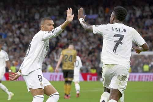 Cei de la Real Madrid se pregătesc de returul cu Arsenal, care va pleca de la scorul de 3-0 în favoarea „tunarilor”. „Galacticii” au postat pe clip pe rețelele de socializare, iar acesta a devenit viral.