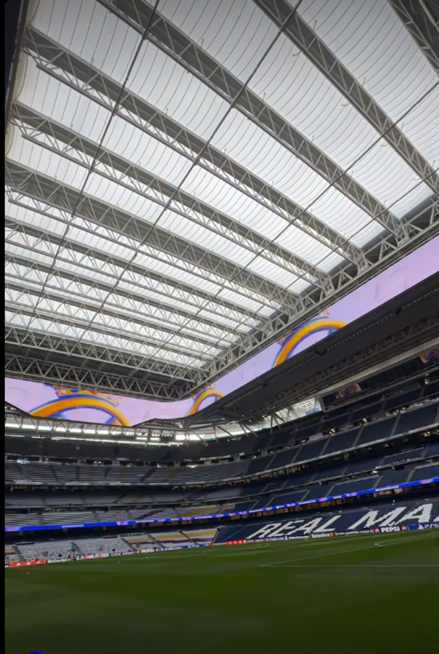 Santiago Bernabeu va avea acoperișul închis pe durata meciului cu Arsenal. FOTO: captură Instagram Uitați de „remontada”! Arsenal s-a impus și pe Bernabeu și merge în semifinalele Ligii Campionilor
