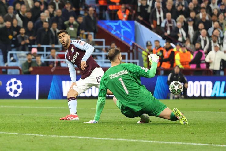 Gianluigi Donnarumma a fost uriaș și la figurat pe Villa Park, salvând-o pe PSG de la o remontada dramatică / Foto: Imago