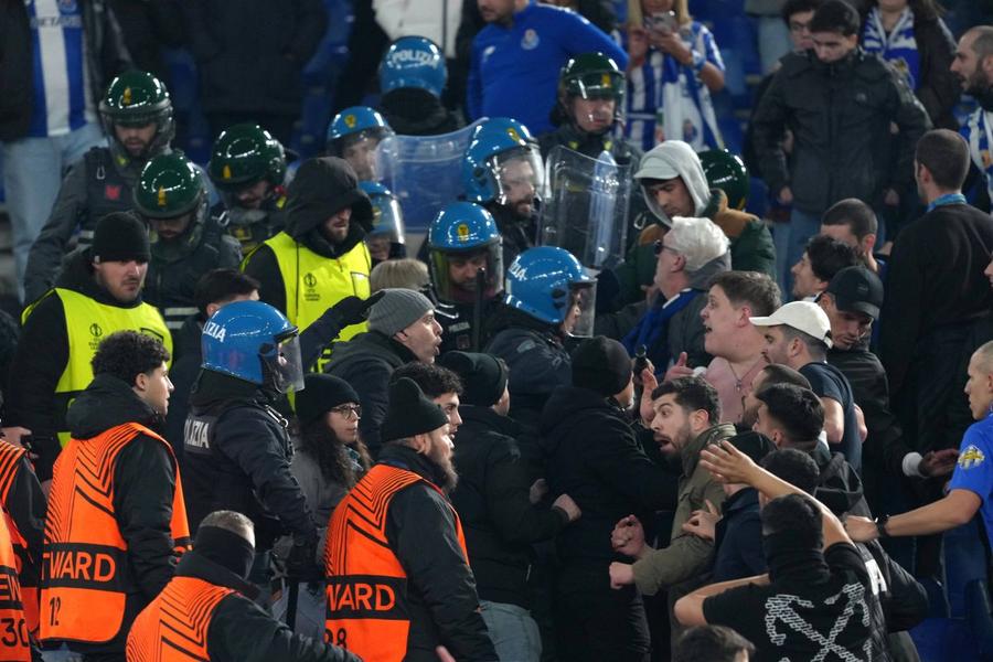 Decizia dură luată de autorități după incidentele grave provocate de fani la derby-ul Romei