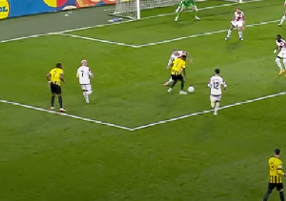 Andrei Rațiu, ocazie monumentală în AEK Atena - Rayo Vallecano