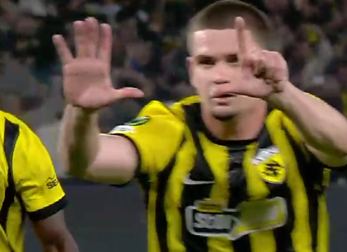 Răzvan Marin a marcat în AEK Atena - Rayo Vallecano