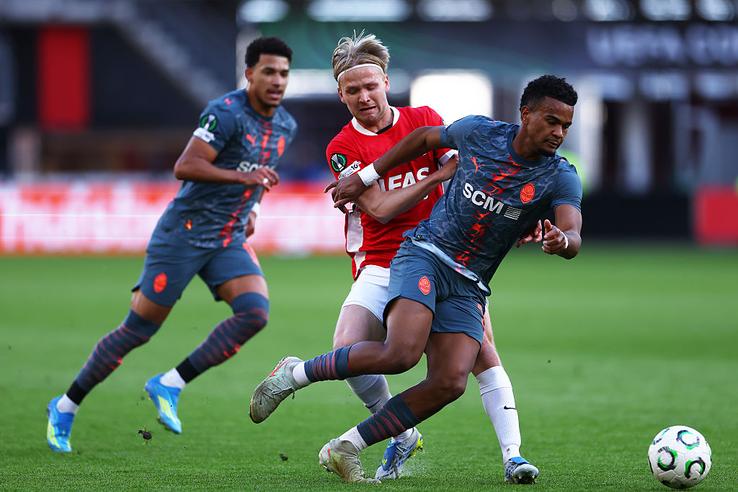 Alkmaar - Șahtior, în Conference League// foto Getty Images