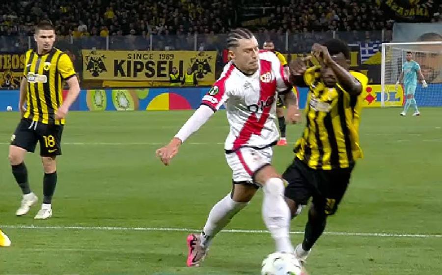Penalty-ul comis de Rațiu în AEK Atena - Rayo Vallecano Tabloul semifinalelor Conference League: Răzvan Marin, eliminat de Andrei Rațiu, după un retur dramatic la Atena!