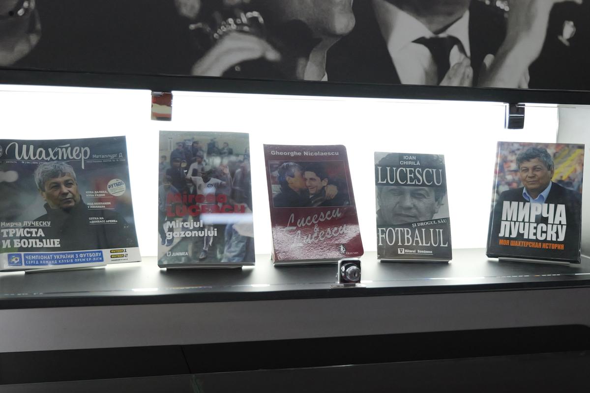 Zi specială la Muzeul Fotbalului: acces gratuit la colecția lui Mircea Lucescu