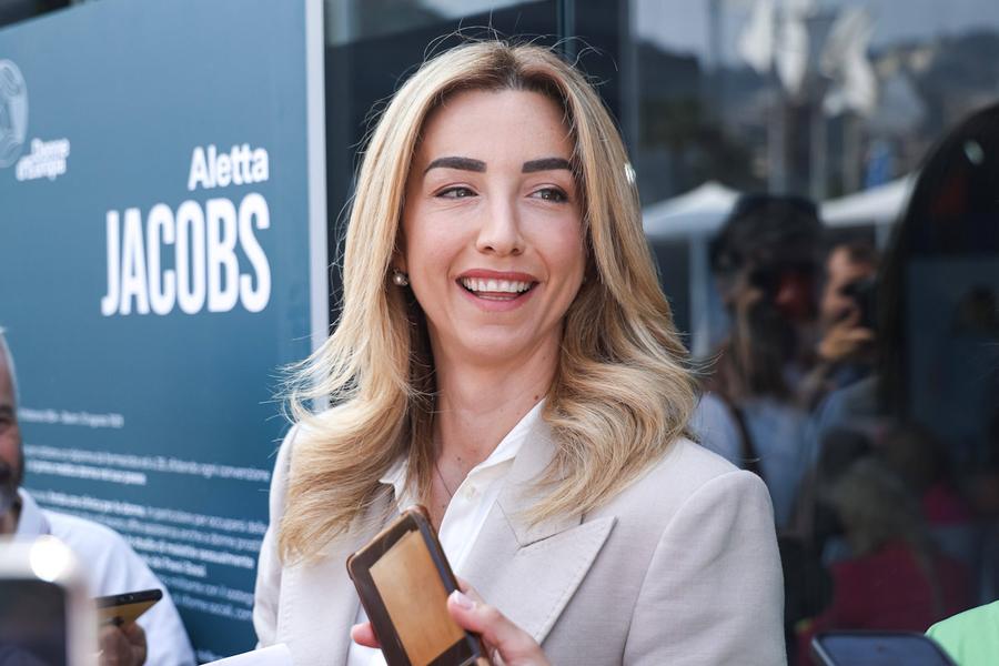 Cine o provoacă pe Giorgia Meloni? O fostă aruncătoare de ciocan de la Jocurile Olimpice, care dă super-petreceri rave