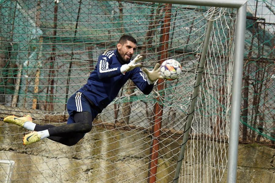 Giannis Anestis ar mai avea un an opțional cu FC Botoșani, după finalul actualului sezon Giannis Anestis, portarul-revelație din Superligă: „România e a doua mea țară!” + Verdict despre Răzvan Lucescu
