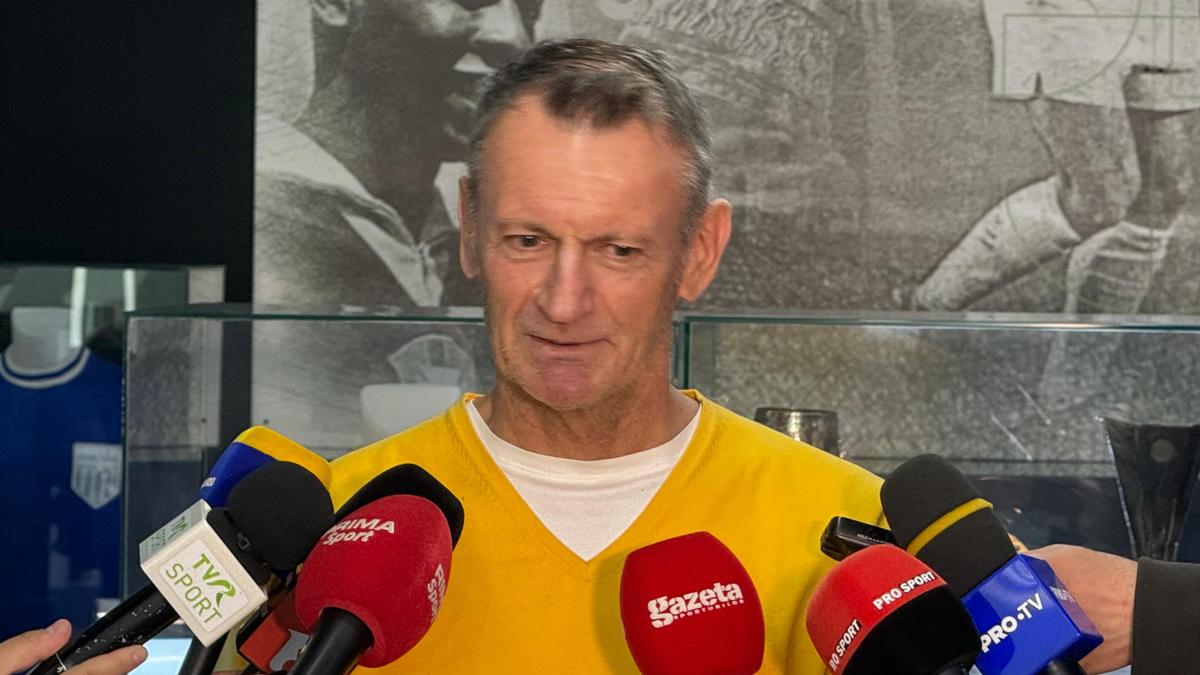 Personalitățile prezente la Muzeul Fotbalului, colecția lui Mircea Lucescu