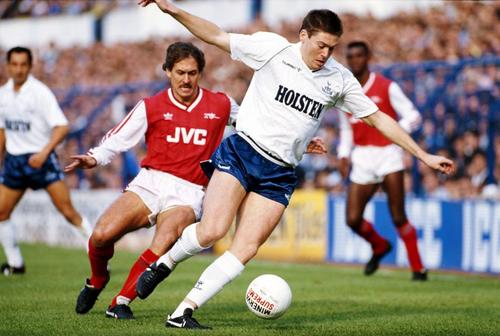 Kenny Sansom (spate, roșu) a evoluat 8 ani pentru Arsenal // sursă foto: Guliver/gettyimages