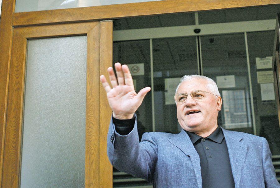 Mitică Dragomir a fost nevoit în urmă cu ani buni să treacă de mai multe ori pragul DNA EXCLUSIV „«Ce p...a mă-sii, tu eşti miliţian, ce să ne facă ăştia?»” » Dumitru Dragomir, interviu fabulos: ce banc i-a spus dictatorului Ceaușescu și cum s-a ridicat din sărăcia cruntă în care a crescut
