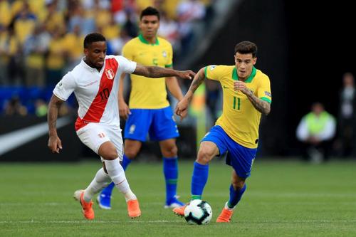 Farfan (stânga) a fost depistat pozitiv cu COVID-19