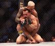Charles Oliveira, noul campion din UFC! KO violent în meciul cu Chandler pentru centura eliberată de Nurmagomedov