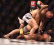 Charles Oliveira, noul campion din UFC! KO violent în meciul cu Chandler pentru centura eliberată de Nurmagomedov