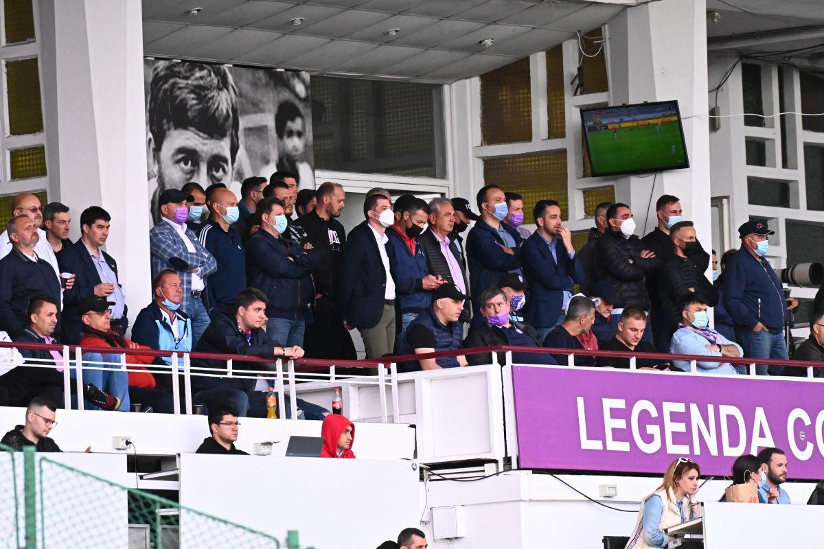 Sfidare la „oficială” » Imaginea zilei în Liga 1, la FC Argeș - Dinamo. Ce făceau fanii „câinilor” în acest timp