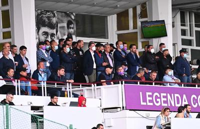 Sfidare la „oficială” » Imaginea zilei în Liga 1, la FC Argeș - Dinamo. Ce făceau fanii „câinilor” în acest timp