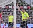Sfidare la „oficială” » Imaginea zilei în Liga 1, la FC Argeș - Dinamo. Ce făceau fanii „câinilor” în acest timp
