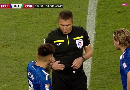 FCU Craiova - Sepsi, meci decisiv pentru stabilirea primelor două clasate din play-out, a fost oprit în minutul 19 din cauza scandărilor xenofobe.