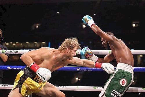 Logan Paul (27 de ani) susține că nu a primit banii cuveniți luptei cu Floyd Mayweather Jr. (47 de ani), din iunie 2021, și că îl va da în judecată pe boxerul american.