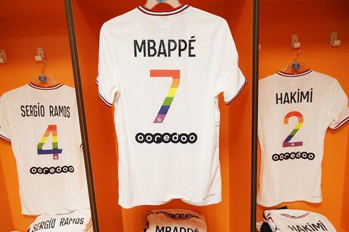 Tricourile purtate de jucătorii lui PSG cu Montpellier // foto: Twitter @ PSG