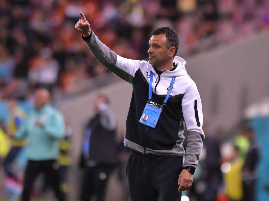 Toni Petrea, 47 de ani, a fost 10 ani secundul lui Reghe, singura experiență ca principal fiind la FCSB Rămâne Toni Petrea la FCSB? » MM crede că l-a „citit” pe antrenor și are răspunsul