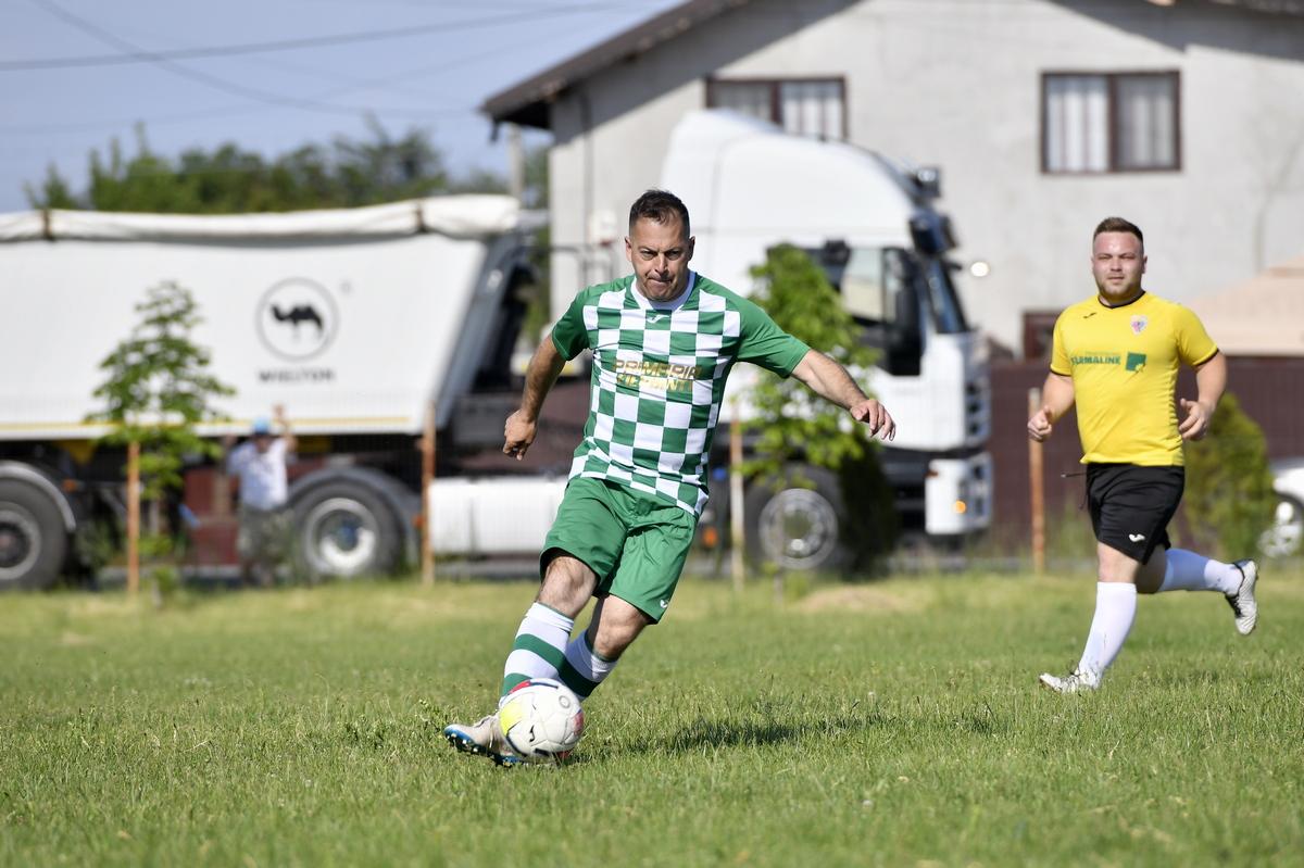 „Bă, ești nebun?!” » Las Fierbinți, fotbal între mici și „Barul lui Bobiță”! GSP a asistat la marele derby dintre Fulgerul Fierbinți și Dridu: „Suntem ca Bilbao, numai fierbințeni”