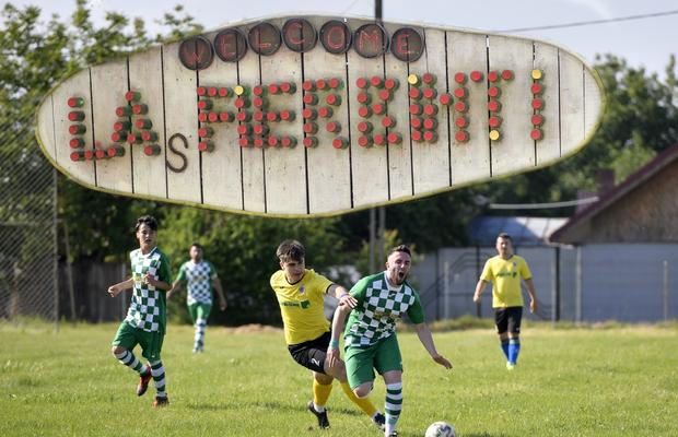 „Bă, ești nebun?!” » Las Fierbinți, fotbal între mici și „Barul lui Bobiță”! GSP a asistat la marele derby dintre Fulgerul Fierbinți și Dridu: „Suntem ca Bilbao, numai fierbințeni”