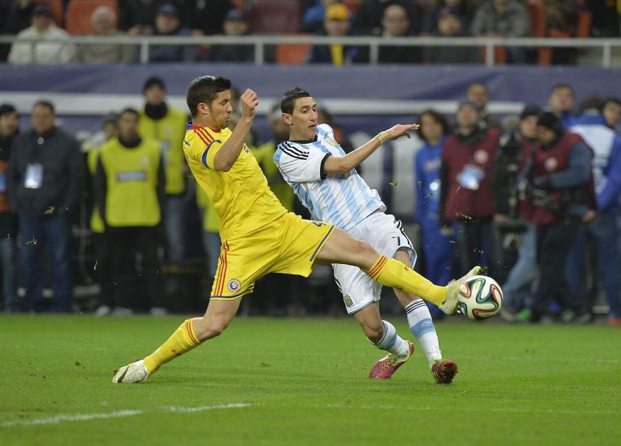 Luchin încearcă în zadar să-l blocheze pe Angel Di Maria, devenit în 2022 campion mondial cu Argentina Luchin, interviu spumos în direct: „Di Maria părea un hoț de buzunare din piață. Strâmb, picioare subțiri, dar nu m-am putut atinge de el. M-a întors pe toată părțile!”