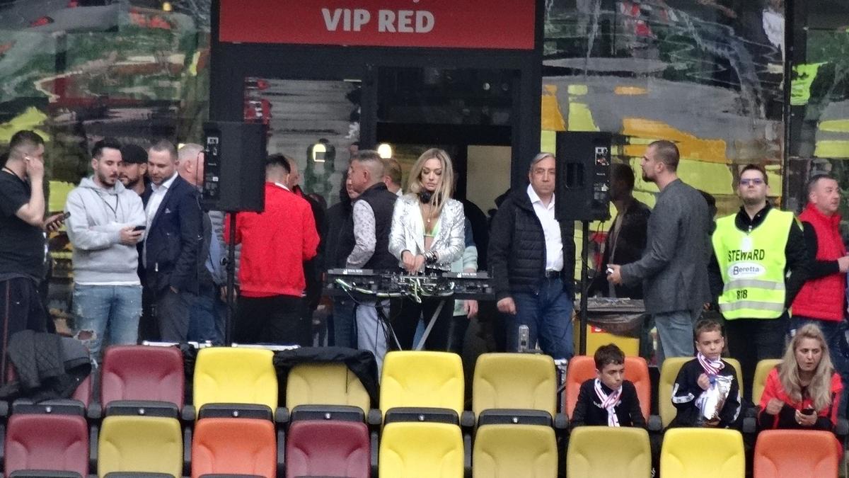FOTO DJ Edith Morris pe Arena Națională, la Dinamo - CSA Steaua