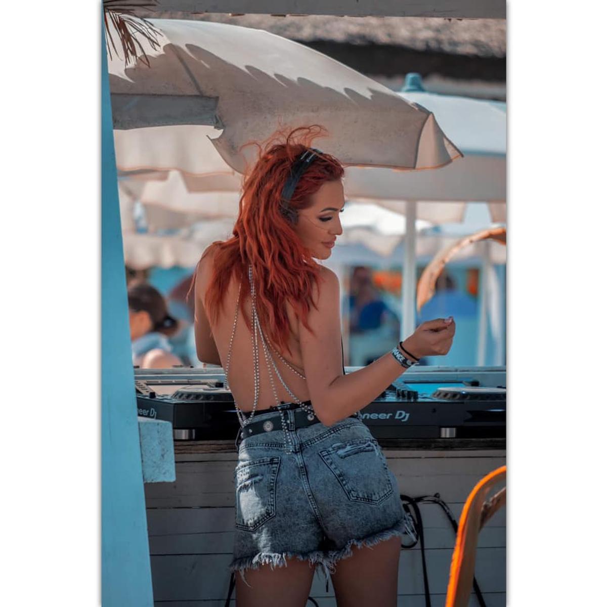 FOTO DJ Edith Morris pe Arena Națională, la Dinamo - CSA Steaua