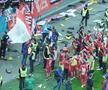 8 momente de după Dinamo - Steaua 3-0 » Poze de bucurie în fața galeriei steliste + „Haita salută armata” & „Bani și Ghezali sunt noii N&D” :D
