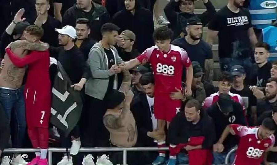 David Irimia a urcat în Peluza Sud după meci David Irimia, dezinvolt și la interviuri: „Ne-a zis Mister că o să-i batem, că n-au produs deloc fotbal!”