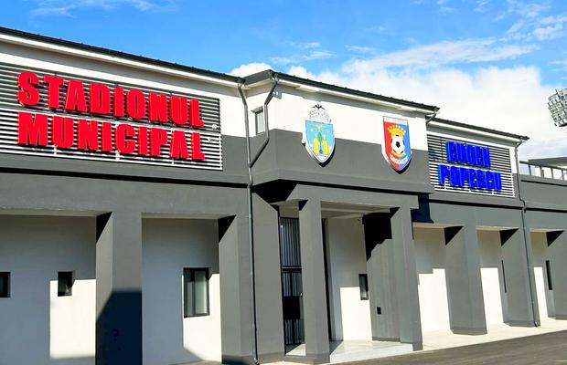 S-a infiltrat apa! Ce se întâmplă la stadionul din Târgoviște, cu 3 zile înaintea inaugurării + au oprit curentul de teamă să nu se curenteze muncitorii!