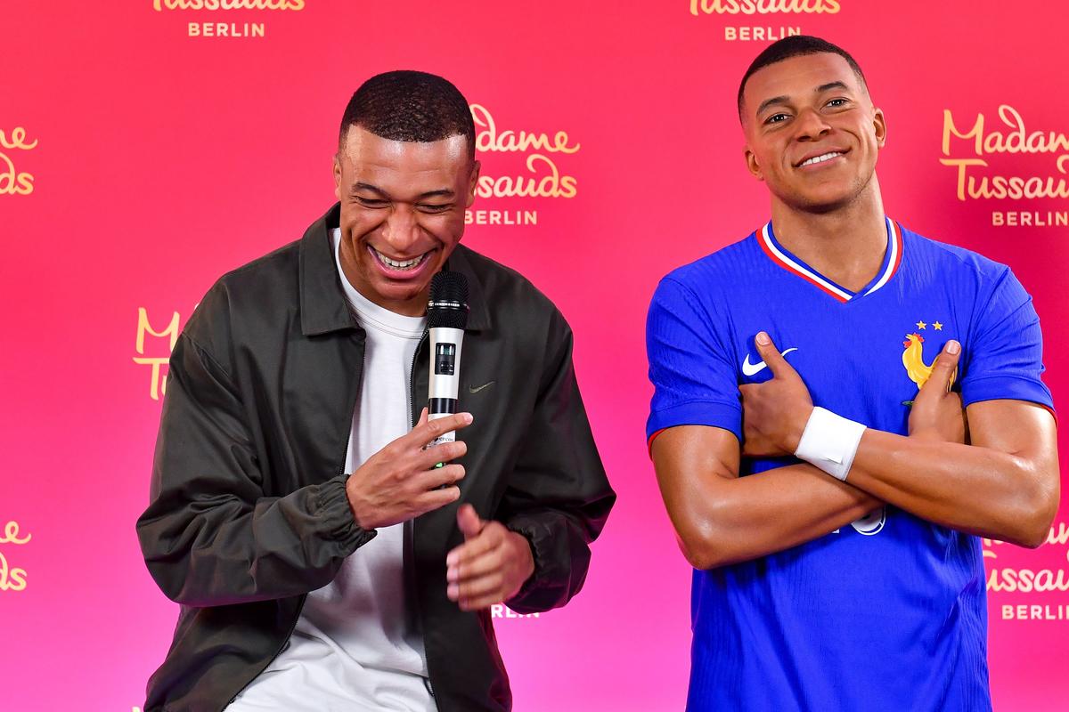 Kylian Mbappe și statuia lui de ceară, care va fi expusă la muzeul „Madame Tussauds”