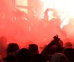 „Cine sare? Hunedoara!” » Imagini de senzație în centrul orașului: mii de fani au sărbătorit alături de jucători la 3 dimineața succesul din Cupa României