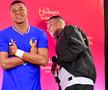 Kylian Mbappe și statuia lui de ceară / Foto: GettyImages